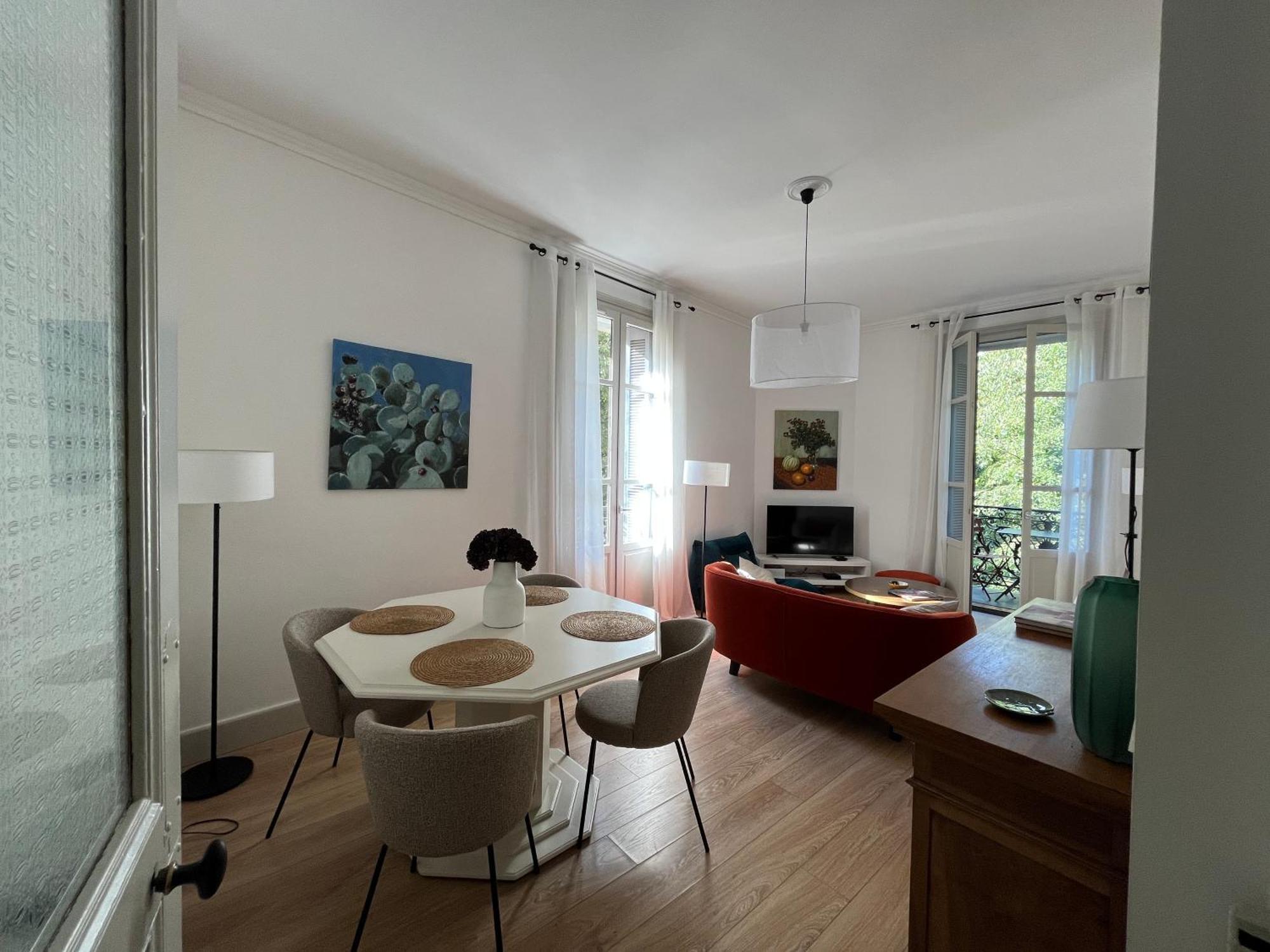 Nimes , Appartement Renove Dans Immeuble Classe. Εξωτερικό φωτογραφία