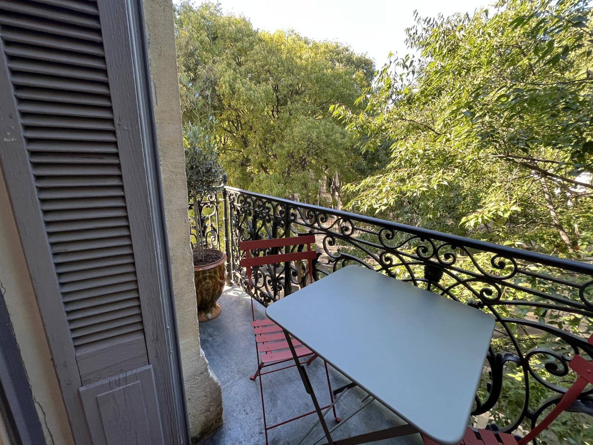 Nimes , Appartement Renove Dans Immeuble Classe. Εξωτερικό φωτογραφία