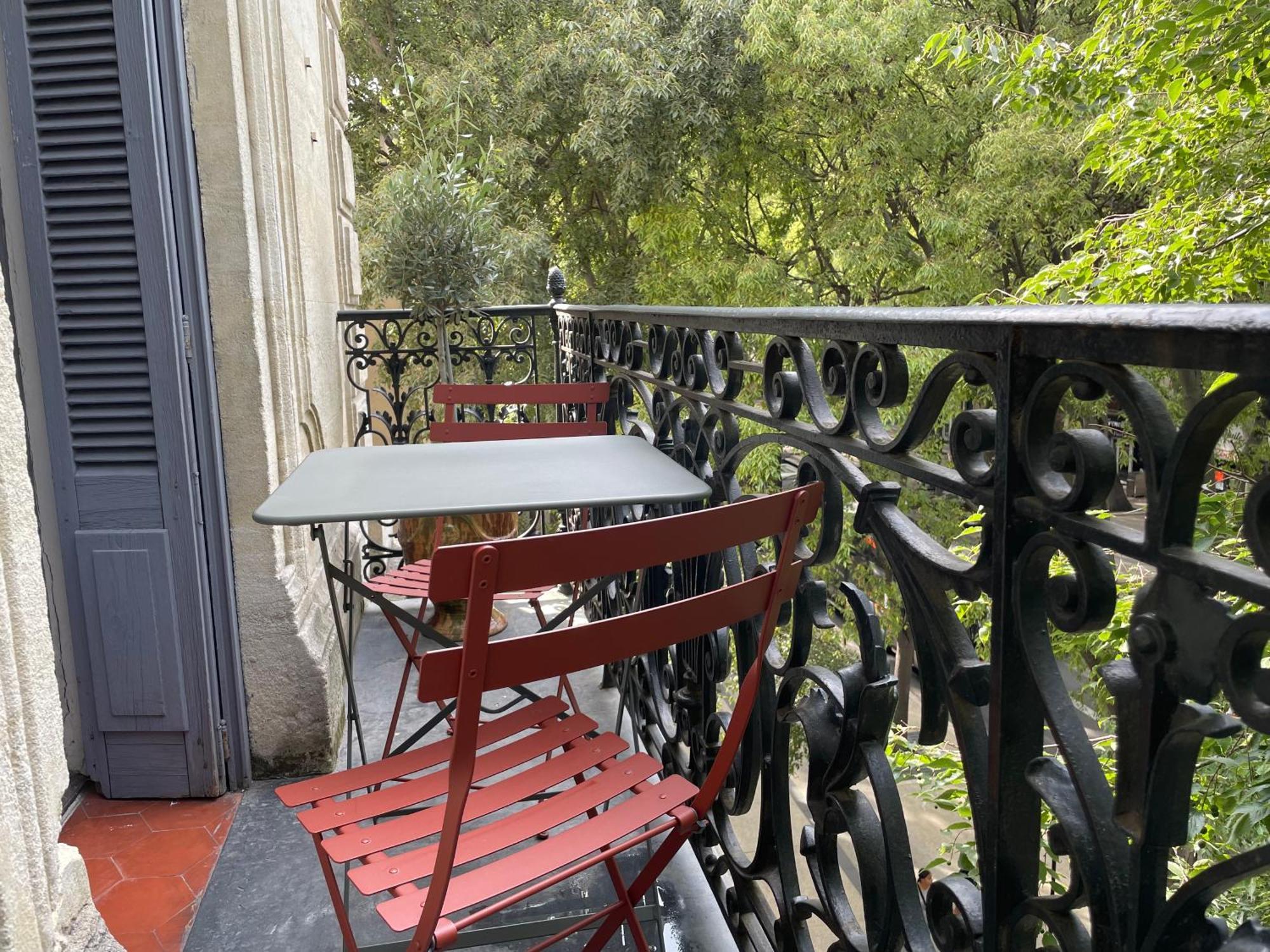 Nimes , Appartement Renove Dans Immeuble Classe. Εξωτερικό φωτογραφία
